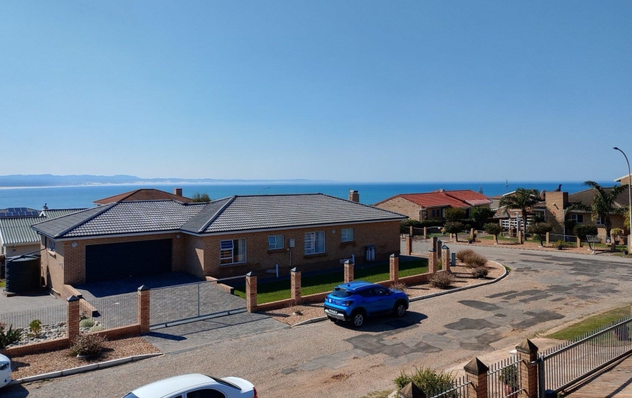 5 Bedroom Property for Sale in Wavecrest Eastern Cape
